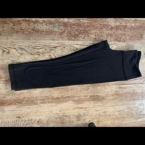 Lululemon size 6 Wunder Training Capri pants